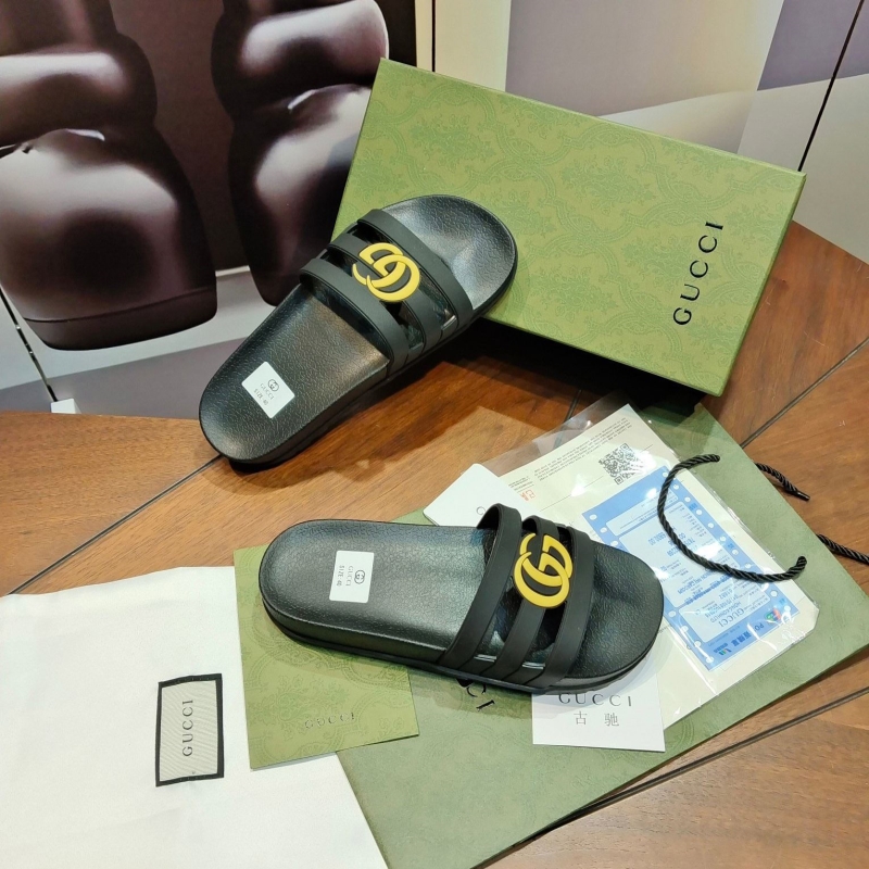 G*u*i slippers